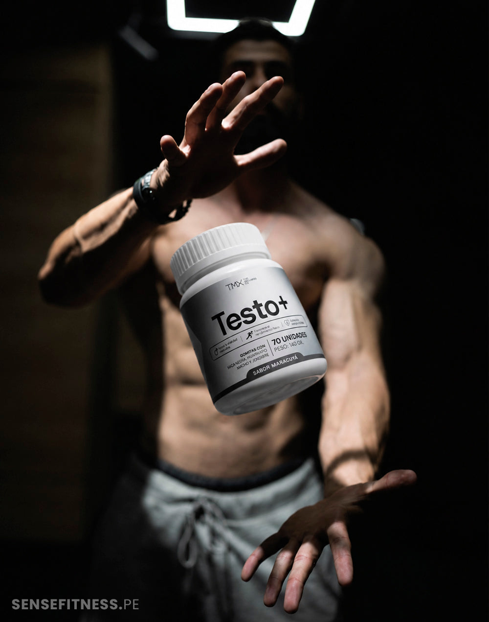 Tres paquetes de gomitas Testo+ de Sense Fitness, incentivo natural para la testosterona, en envase con etiqueta visible.